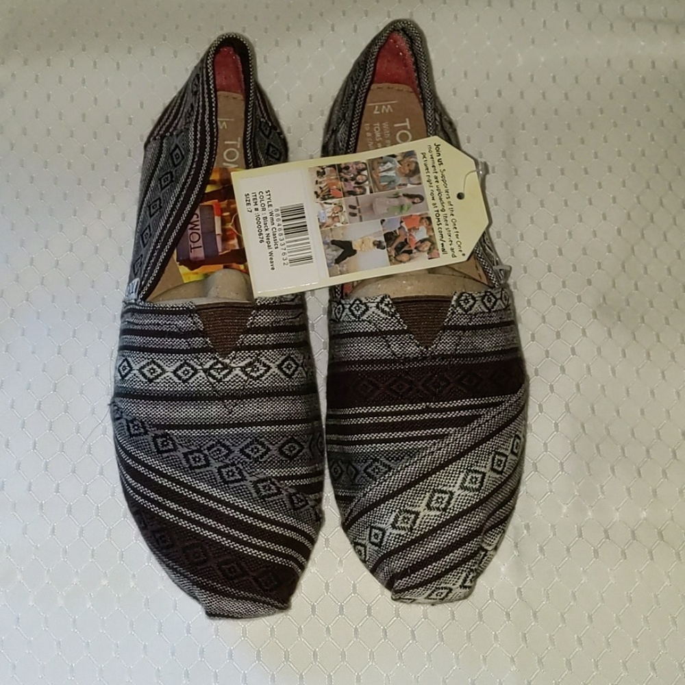 TOMS Black Nepal Weave size 7 NWT
